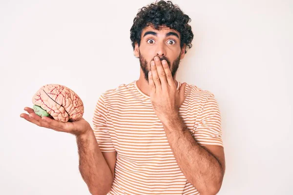 Bello Giovane Uomo Con Capelli Ricci Orso Che Tiene Cervello — Foto Stock