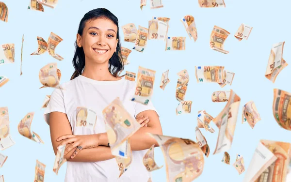 Jovem Mulher Vestindo Roupas Casuais Rosto Feliz Sorrindo Com Braços — Fotografia de Stock