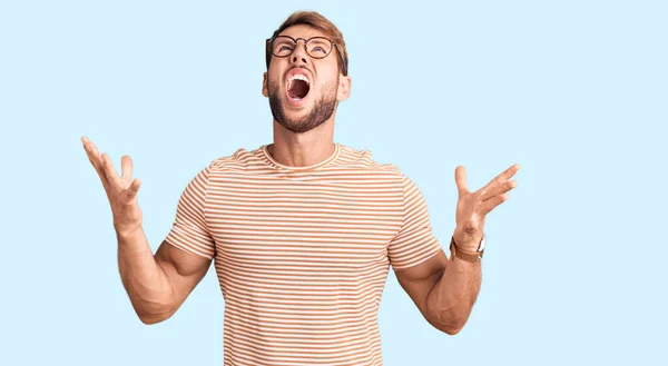 Young Caucasian Man Wearing Casual Clothes Glasses Crazy Mad Shouting — Stock Photo, Image