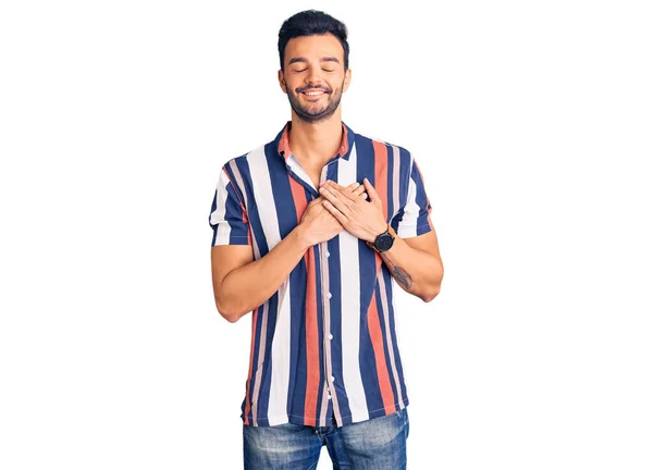 Homem Hispânico Bonito Jovem Vestindo Camisa Verão Casual Sorrindo Com — Fotografia de Stock