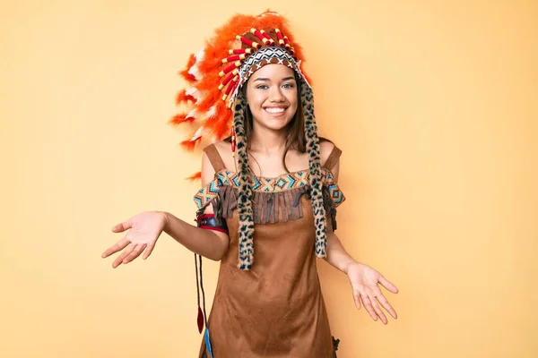 Young Beautiful Latin Girl Wearing Indian Costume Smiling Cheerful Open — Stock Photo, Image