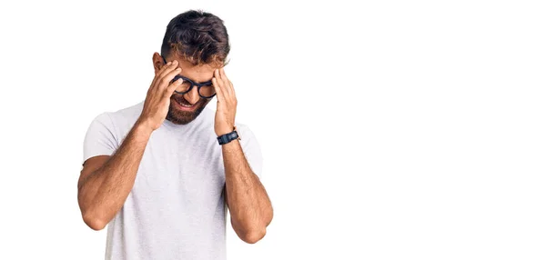 Young Hispanic Man Wearing Casual Clothes Glasses Hand Head Headache — Stock Photo, Image
