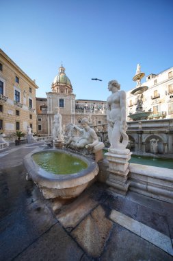 Palermo, İtalya - 13 Kasım 2018: Praetorian Çeşme (Fontana Pretoria) ünlü bir Sicilyalı çeşme 's