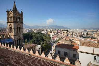 Palermo, İtalya - 13 Kasım 2018: Güneşli bir günde Palermo Katedrali üstten görünüm
