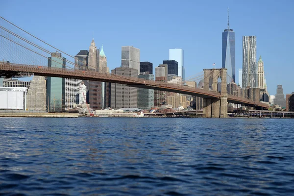 Pont Brooklyn Manhattan Réfléchissant East River — Photo