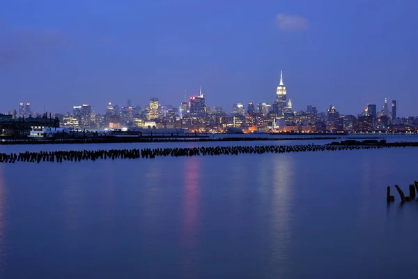 Weiter Blick Auf Das Geschäftsviertel Von New York City Stockfoto