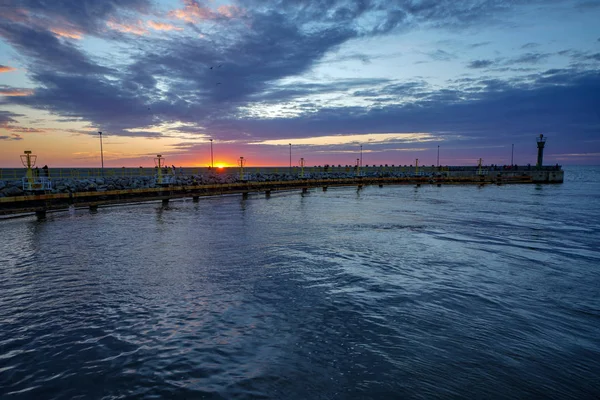 劇的な空と海の壮大な夕日 — ストック写真