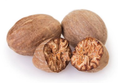 Hindistan cevizi beyaz arkaplanda izole edildi