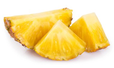 Beyaz arkaplanda izole edilmiş taze ananas