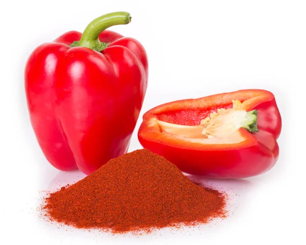 Haufen Gemahlener Paprika Mit Pfeffer Auf Weißem Hintergrund — Stockfoto