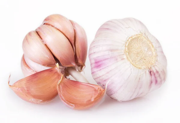 Frischer Knoblauch Isoliert Auf Weißem Hintergrund — Stockfoto