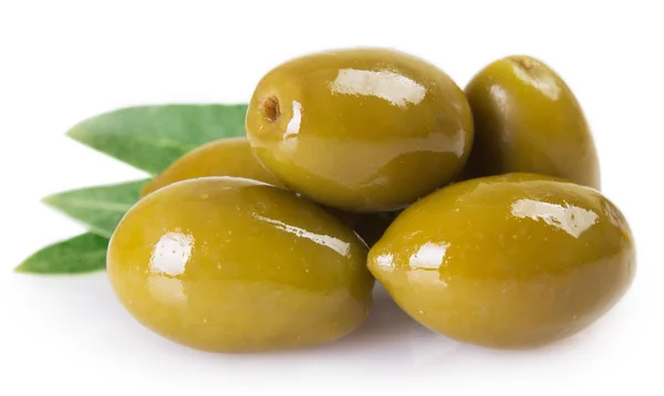 Olives Vertes Isolées Sur Fond Blanc — Photo