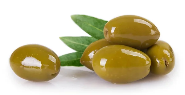 Olives Vertes Isolées Sur Fond Blanc — Photo