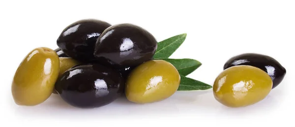 Зелені Чорні Оливки Ізольовані Білому Тлі — стокове фото