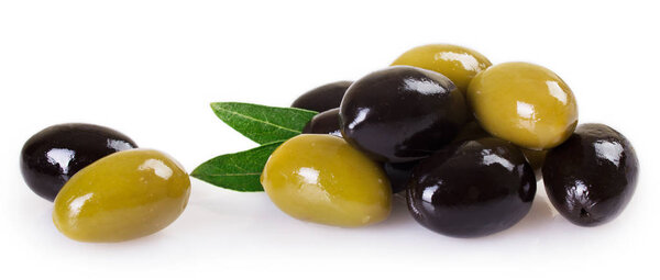 green and black olives isolated on white background