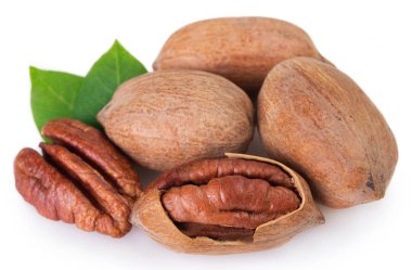 Fındık fıstığı beyaz arkaplanda izole