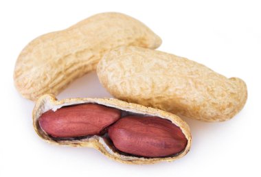 Fıstık beyaz arkaplanda izole edildi