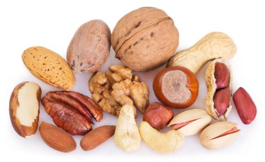 Beyaz arkaplanda izole edilmiş fındık koleksiyonu