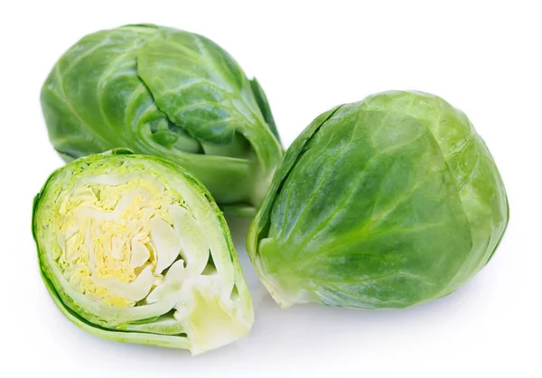 Rosenkohl sprießt auf weißem Hintergrund — Stockfoto