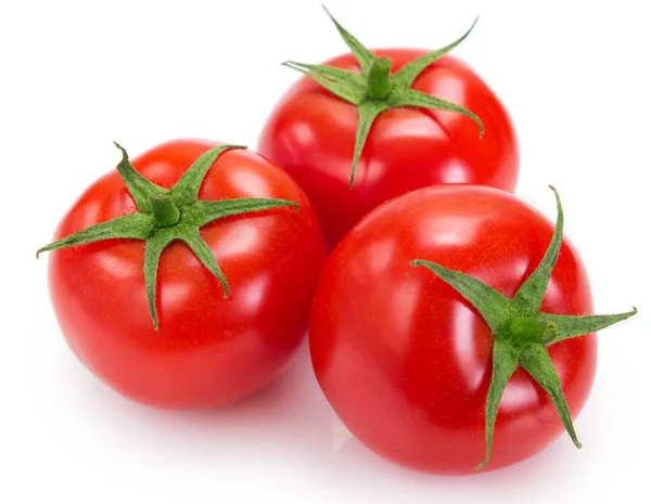 Frische Tomate auf weißem Hintergrund — Stockfoto