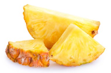 Beyaz arkaplanda taze ananas