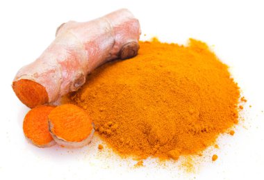 beyaz zemin üzerinde zerdeçal