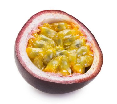 Beyaz arka plan üzerinde taze tutku meyve