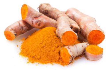 beyaz zemin üzerinde zerdeçal