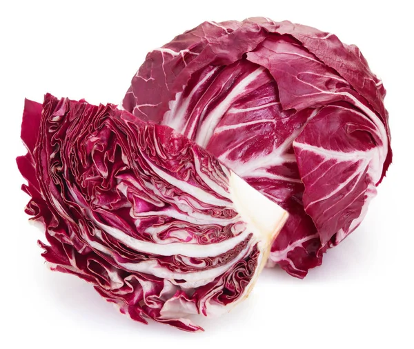 Frischer Radicchio auf weißem Hintergrund. roter Salat. — Stockfoto