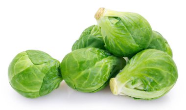 Brüksel lahanaları beyaz arkaplandadır