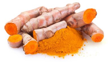 beyaz zemin üzerinde zerdeçal