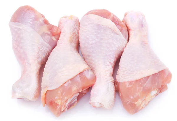 Pernas de frango cru no fundo branco — Fotografia de Stock