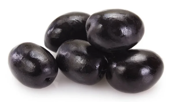 Черные оливки на белом фоне — стоковое фото