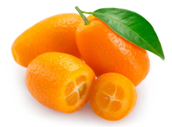 白色背景上的新鲜金橘 — 图库照片
