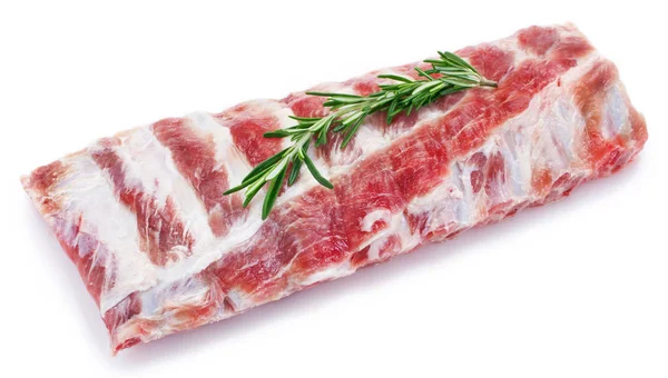 Rå svinekød ribben på hvid baggrund - Stock-foto