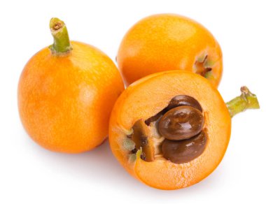 Beyaz arka planda loquat meyve