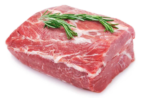 Rauw varkensvlees op witte achtergrond — Stockfoto
