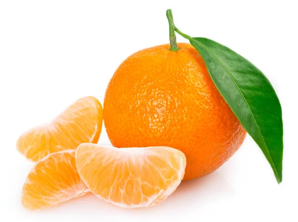 Mandarino fresco su sfondo bianco — Foto Stock