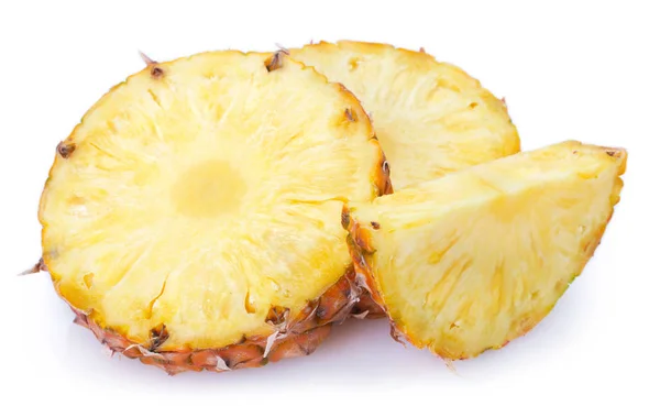 Beyaz arkaplanda taze ananas — Stok fotoğraf