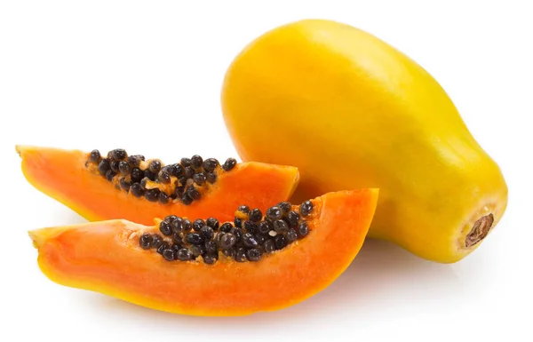 Verse papaya op witte achtergrond Rechtenvrije Stockfoto's