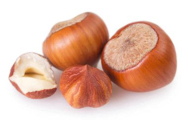 Beyaz arkaplanda fındık