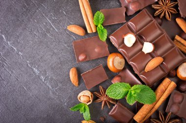 Fındık ile koyu çikolata