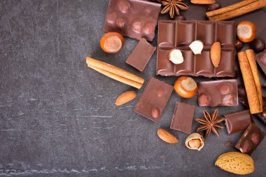 Fındık ile koyu çikolata