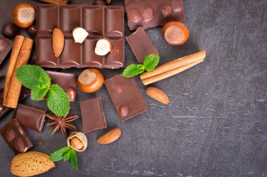 Fındık ile koyu çikolata