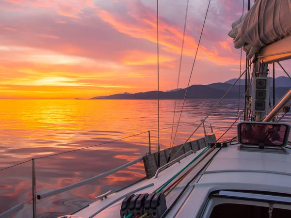 Beau Coucher Soleil Dans Mer Adriatique Monténégro Capturé Voilier Photos De Stock Libres De Droits