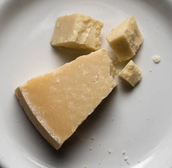 Parmigiano Reggiano Słynny Włoski Ser Białym Talerzu — Zdjęcie stockowe