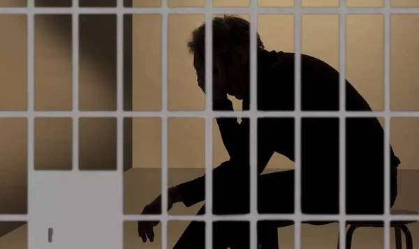 Mahkum Hapishanede Siluet Ötesinde Barlar — Stok fotoğraf