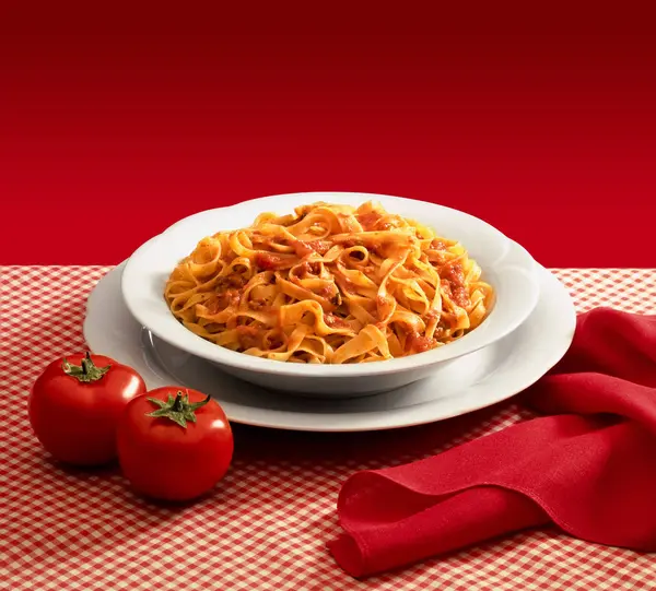 Piatto Tagliatelle Pasta Italiana Con Salsa Pomodoro — Foto Stock