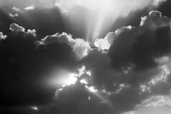 Fırtına Dan Sonra Gökyüzü Siyah Beyaz Fotoğraf — Stok fotoğraf
