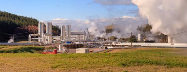 Yeşil enerji. Jeotermal Elektrik Santrali boru hattı ve Buhar, Wairakei, Yeni Zelanda